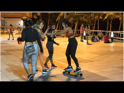 Pattaya Jomtien Beach | Pattaya ladies practicing the “New Sport” in Town